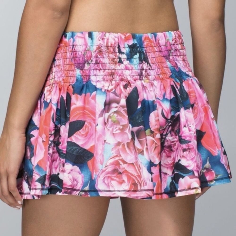 Lululemon Hot Hitter Short Shorts Size 2 Secret Garden Pink Floral Lined - Picture 2 of 14
